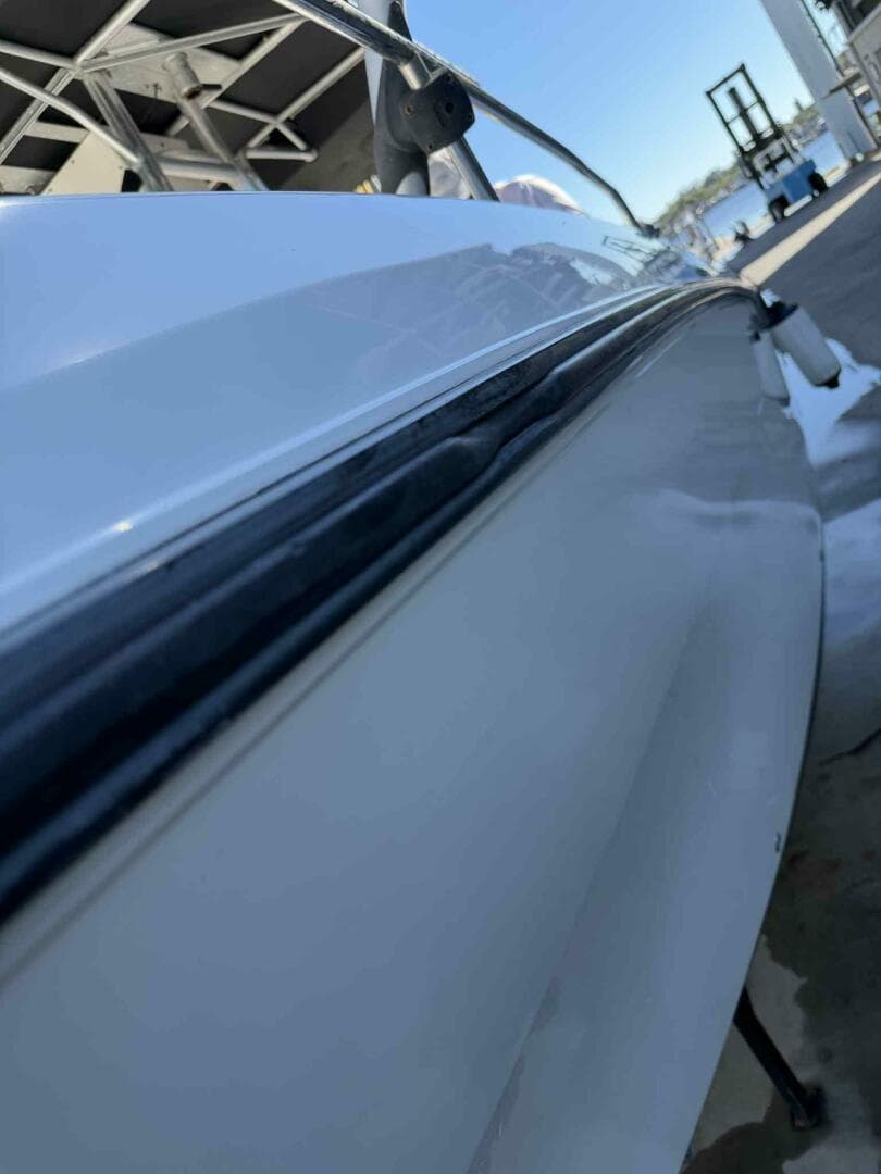 2004 Century 3200 Center Console — photo 39