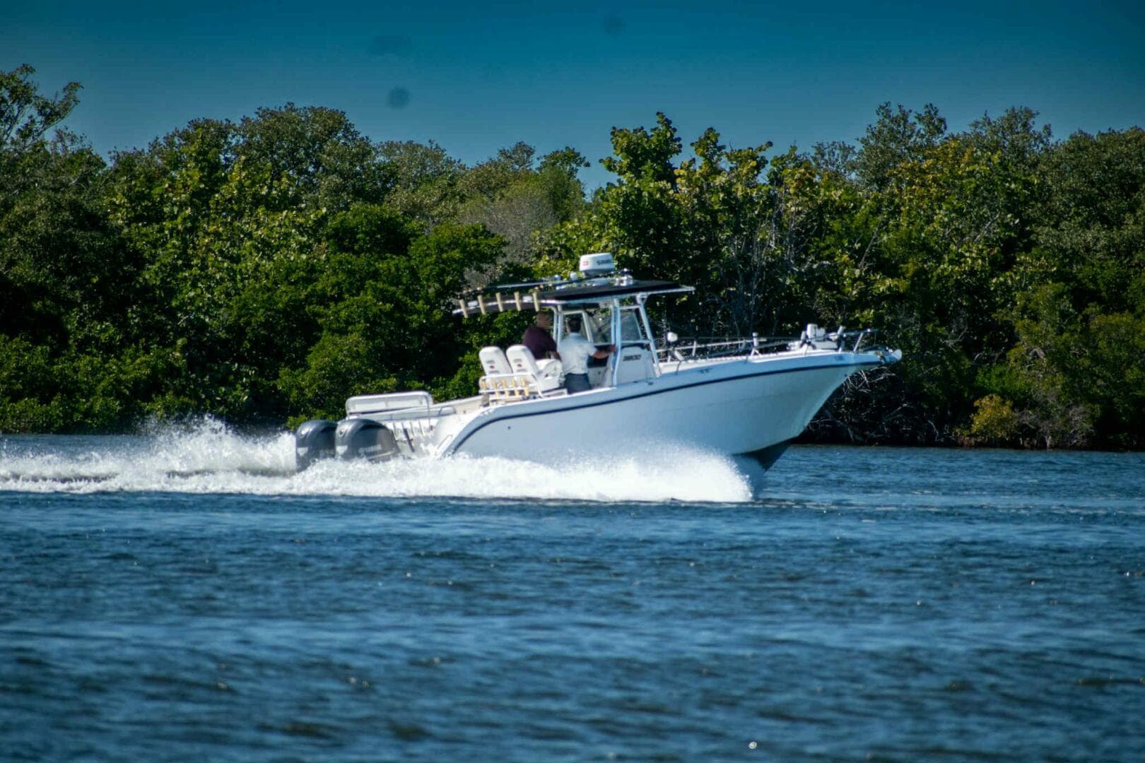 2004 Century 3200 Center Console — photo 5