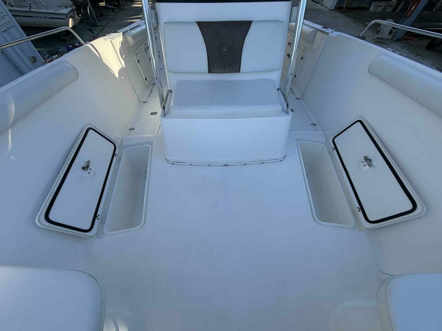 2004 Century 3200 Center Console — photo 17