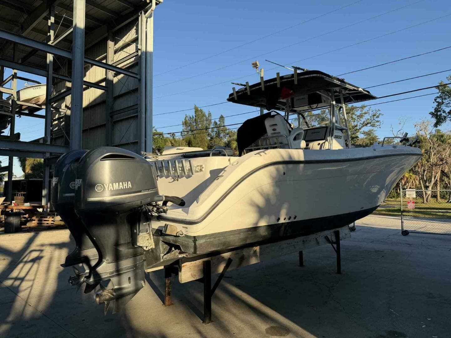 2004 Century 3200 Center Console — photo 49