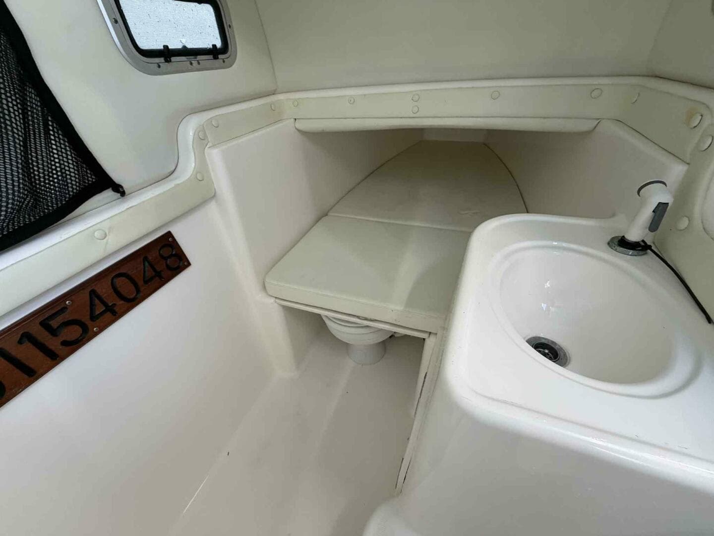 2004 Century 3200 Center Console — photo 37