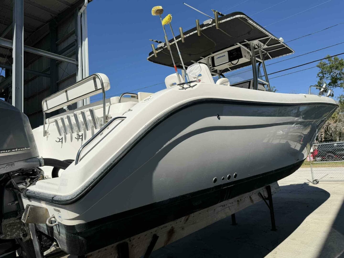 2004 Century 3200 Center Console — photo 6