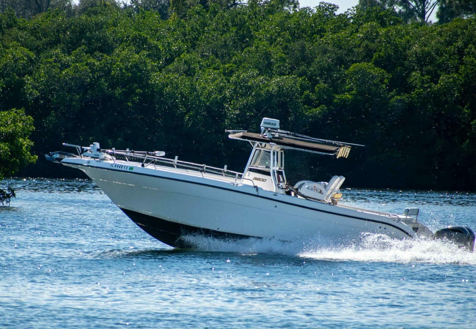 2004 Century 3200 Center Console — photo 9