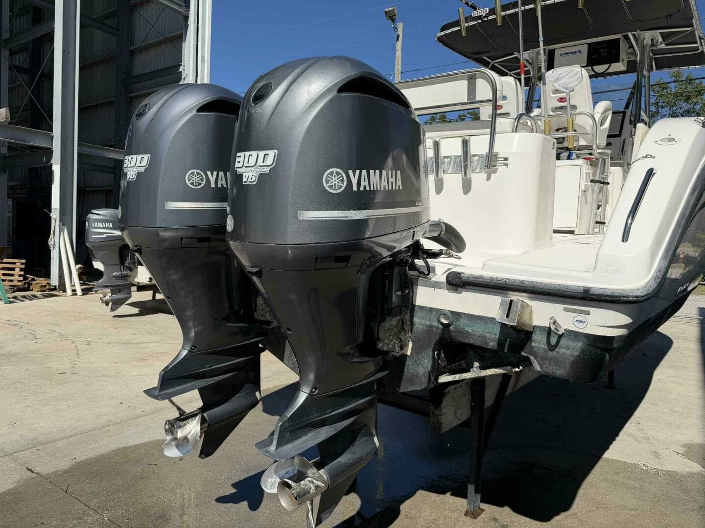 2004 Century 3200 Center Console — photo 62