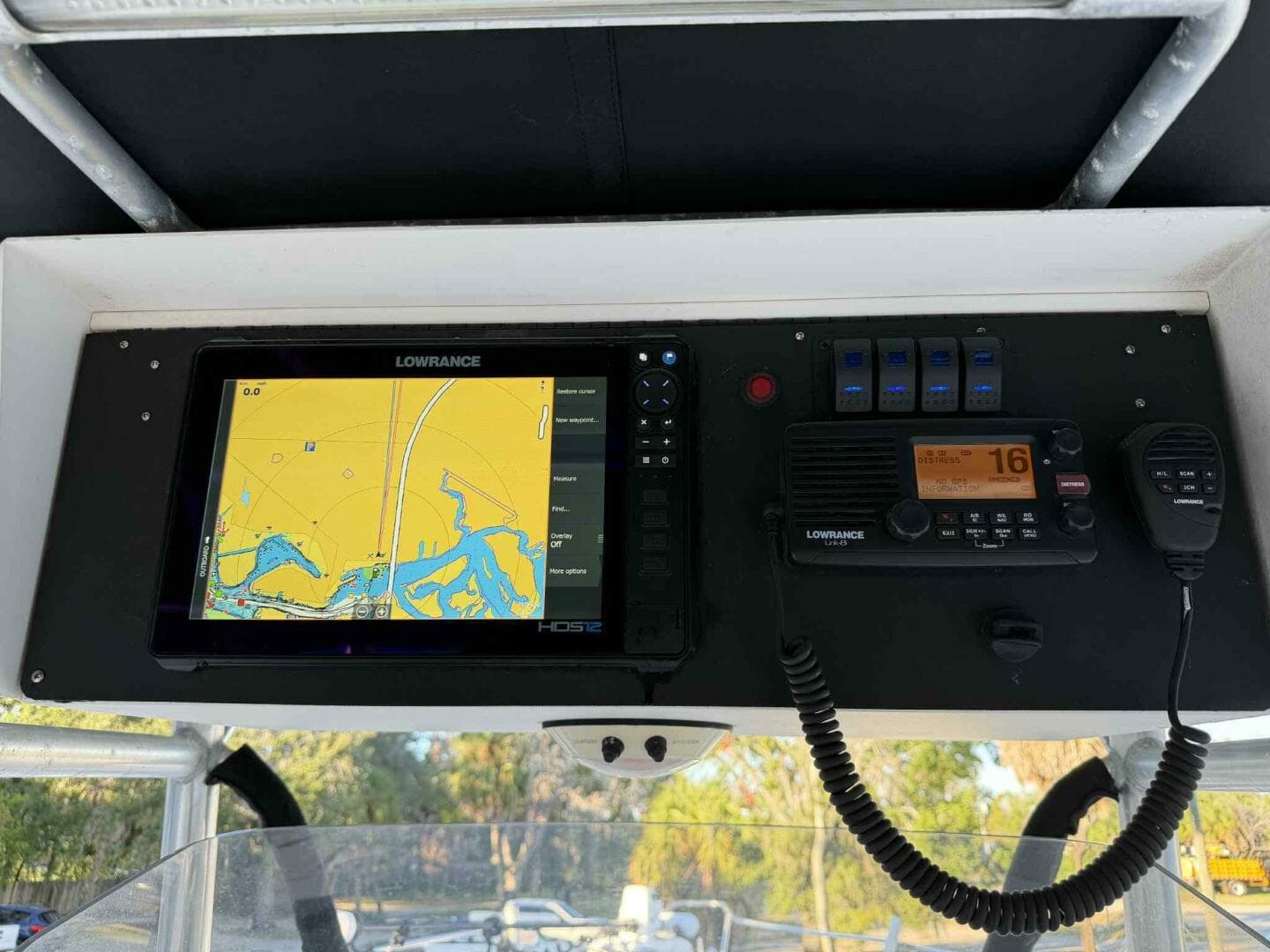 2004 Century 3200 Center Console — photo 32