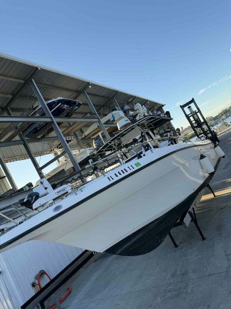 2004 Century 3200 Center Console — photo 10