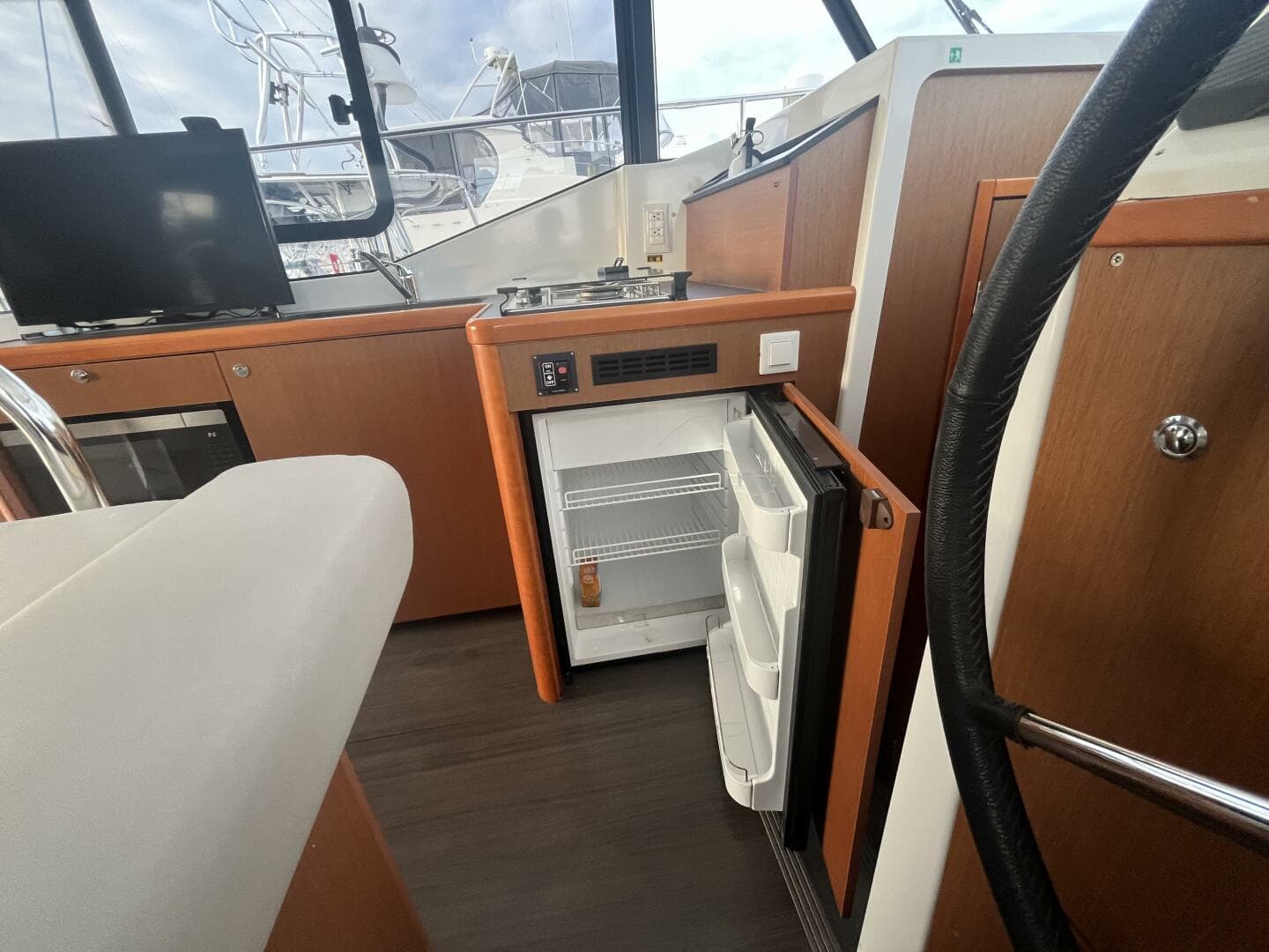 2016 Beneteau Swift Trawler 30 — photo 8