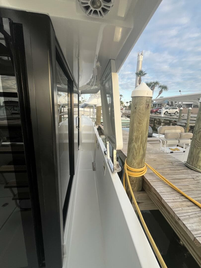 2016 Beneteau Swift Trawler 30 — photo 21