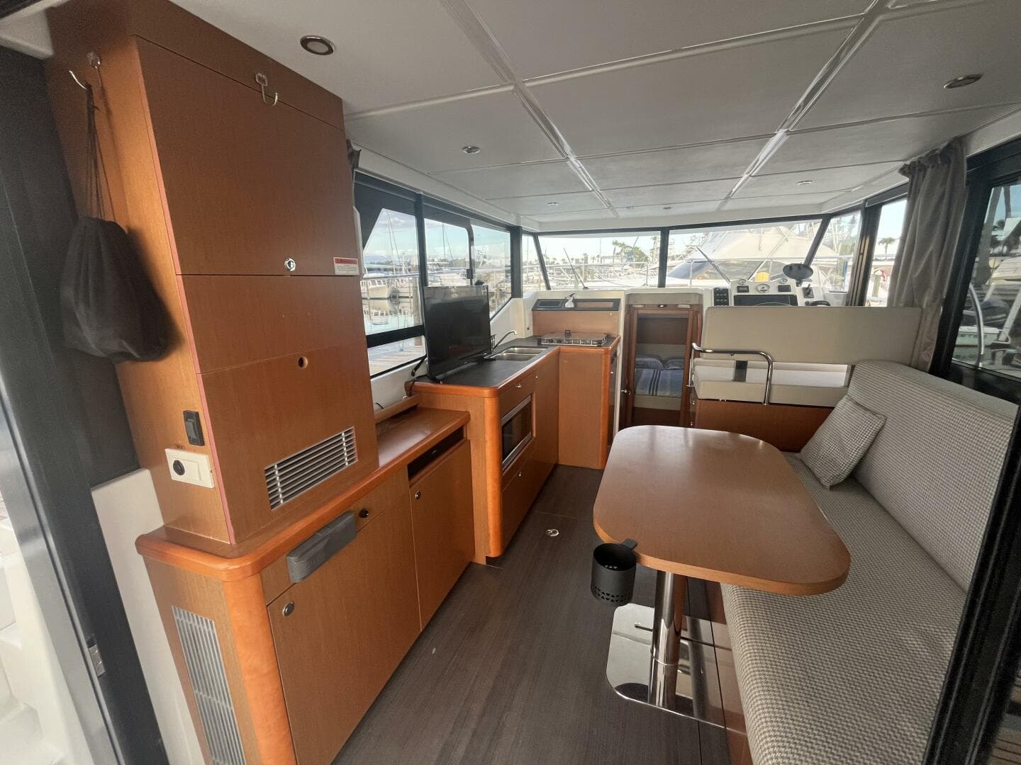 2016 Beneteau Swift Trawler 30 — photo 3