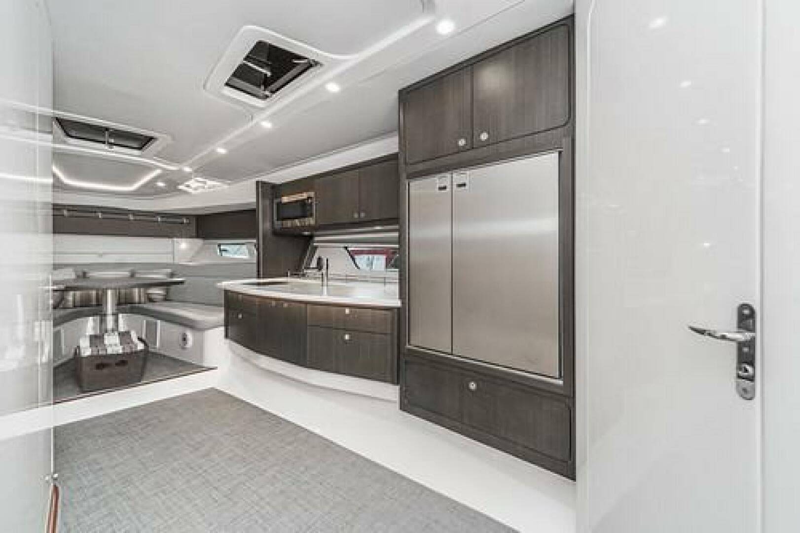 2022 Intrepid 477 Evolution — photo 31