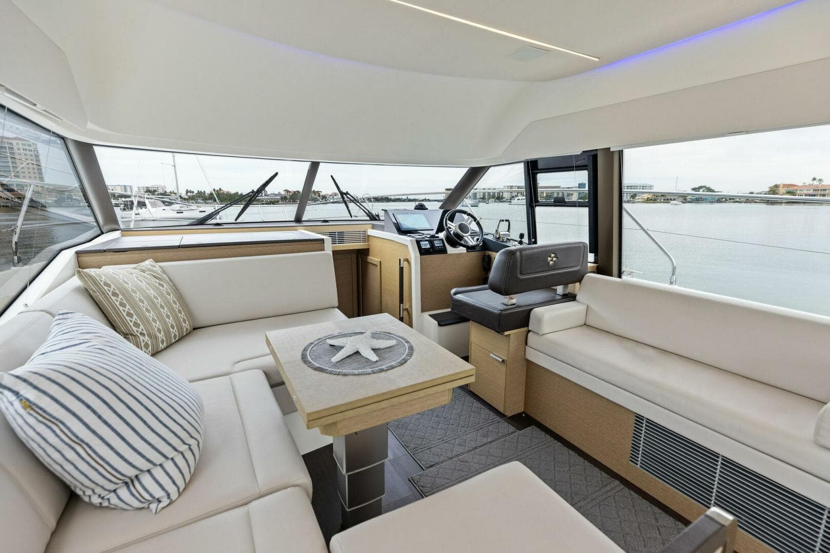 2022 Prestige 420 — photo 10