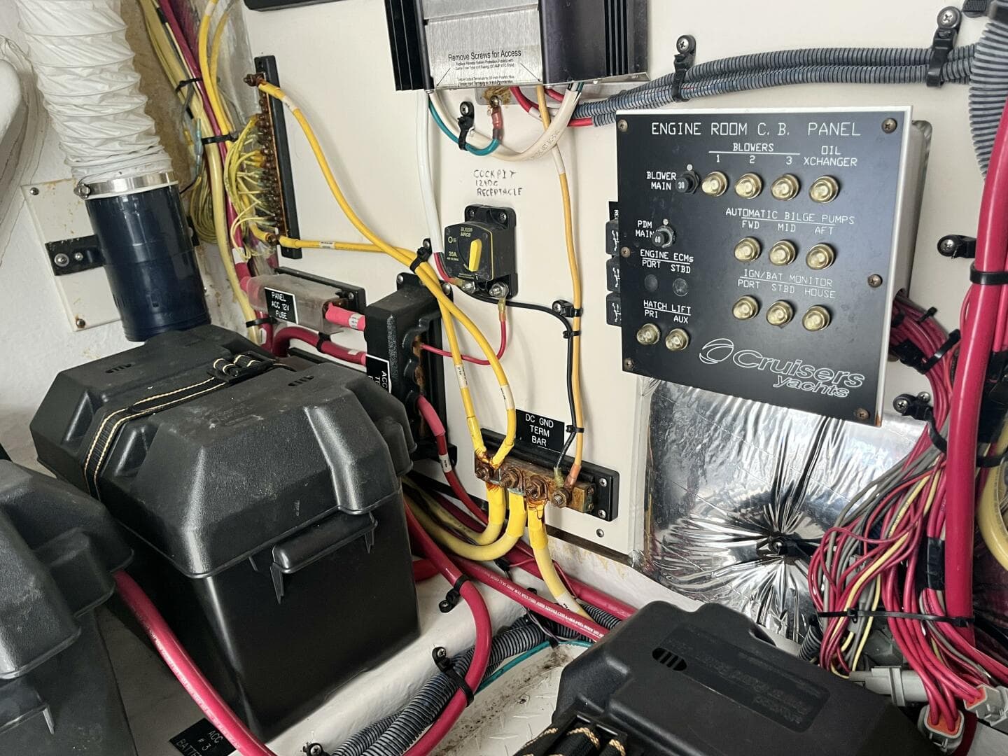 2008 Cruisers Yachts 390 Sport Coupe — photo 45