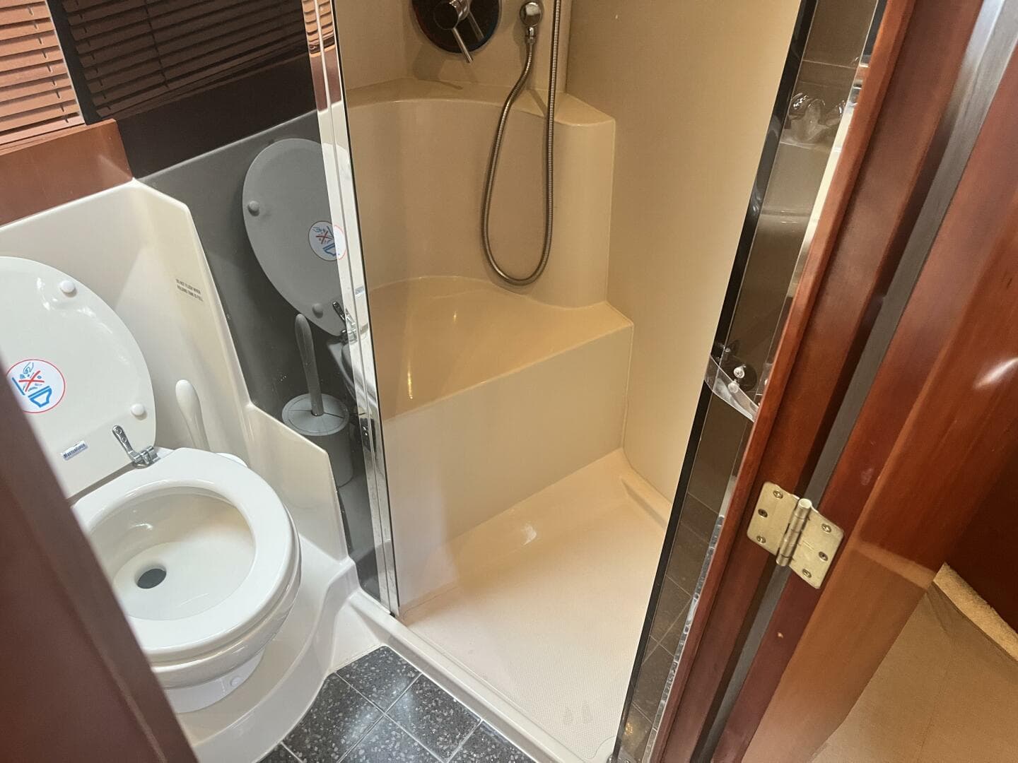 2008 Cruisers Yachts 390 Sport Coupe — photo 39