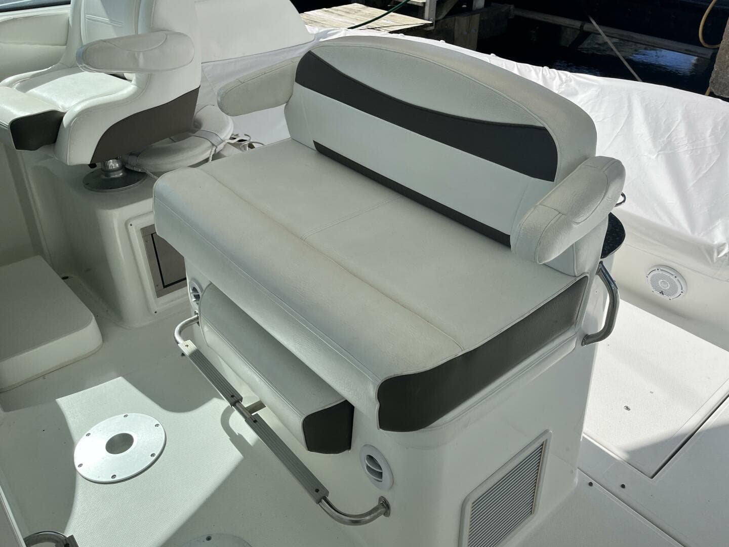 2008 Cruisers Yachts 390 Sport Coupe — photo 14