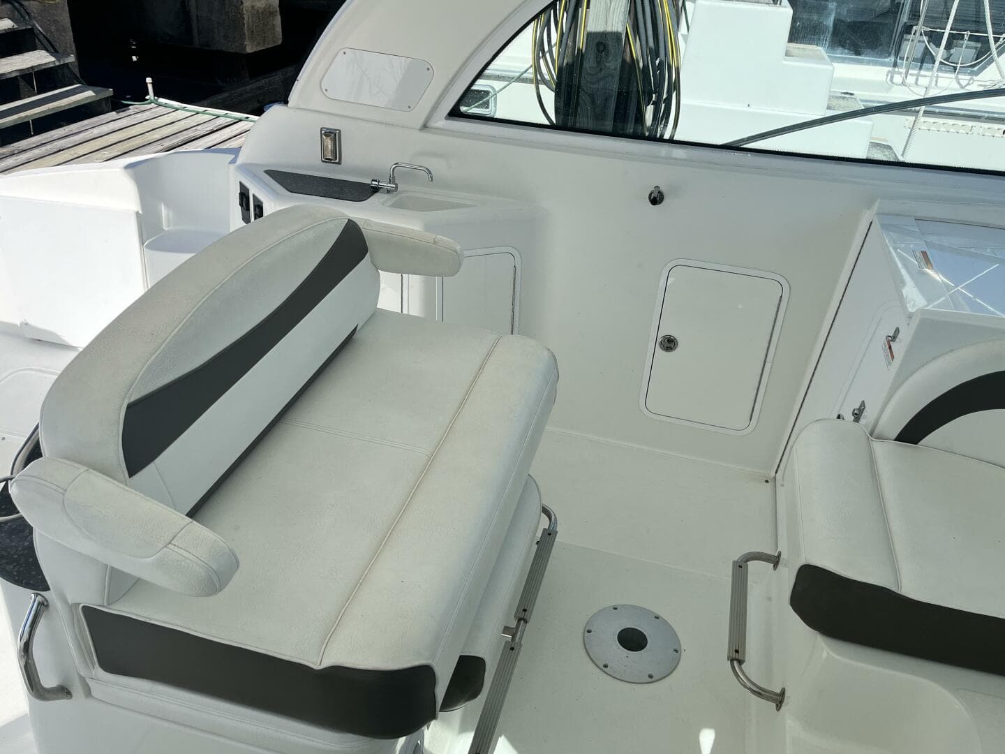 2008 Cruisers Yachts 390 Sport Coupe — photo 13