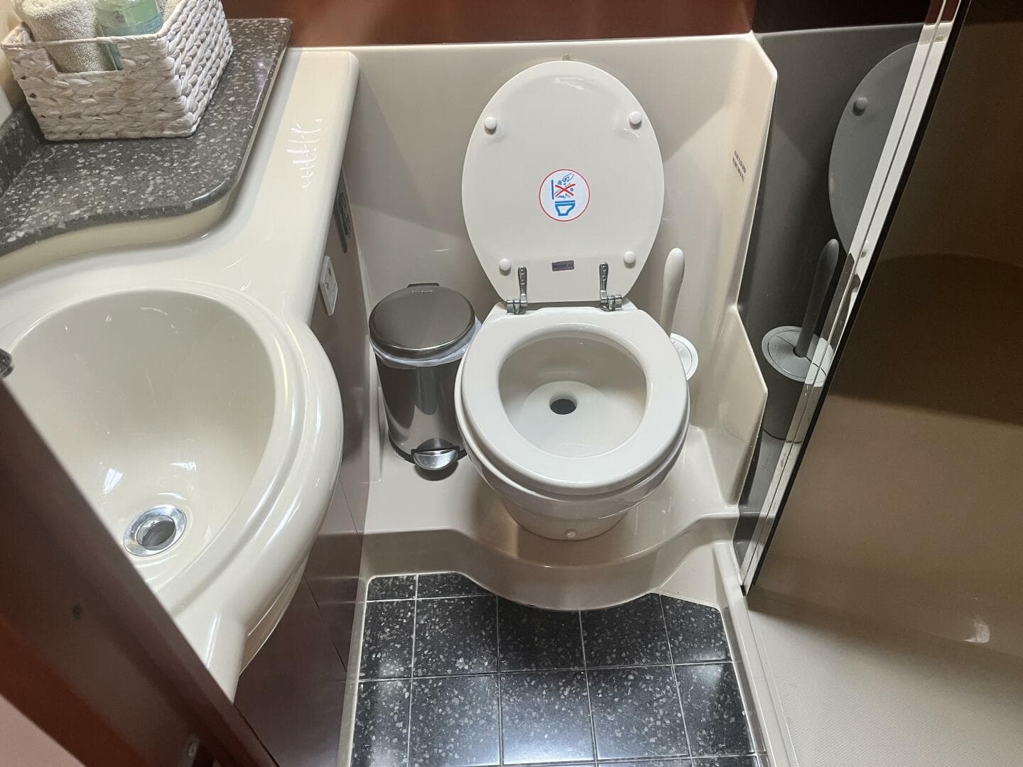 2008 Cruisers Yachts 390 Sport Coupe — photo 37