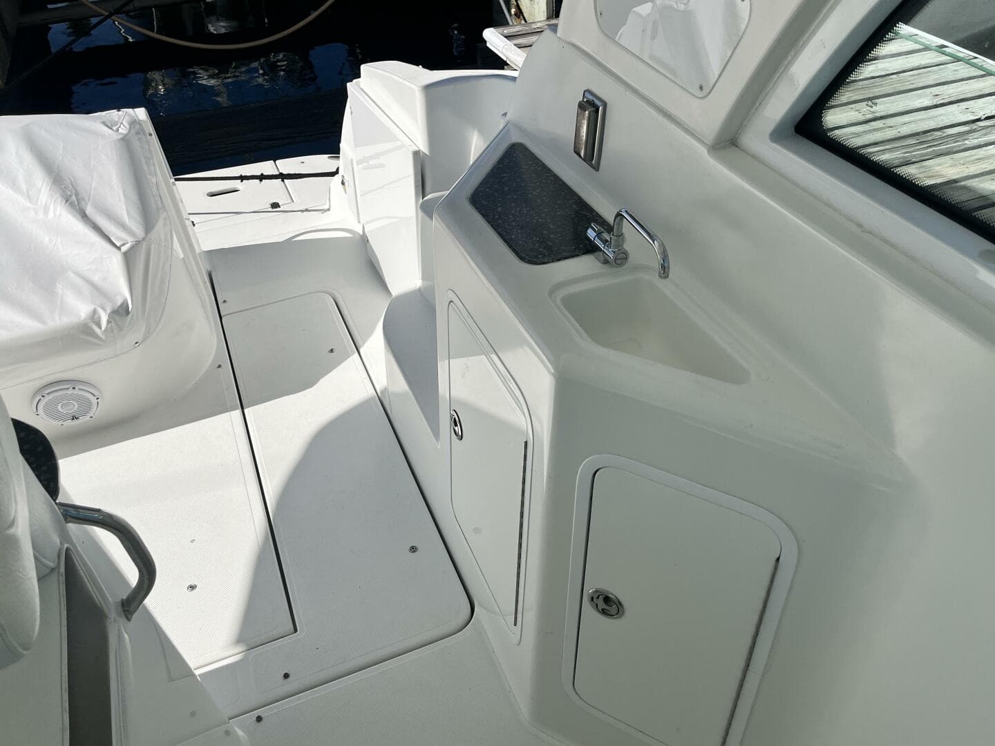 2008 Cruisers Yachts 390 Sport Coupe — photo 15