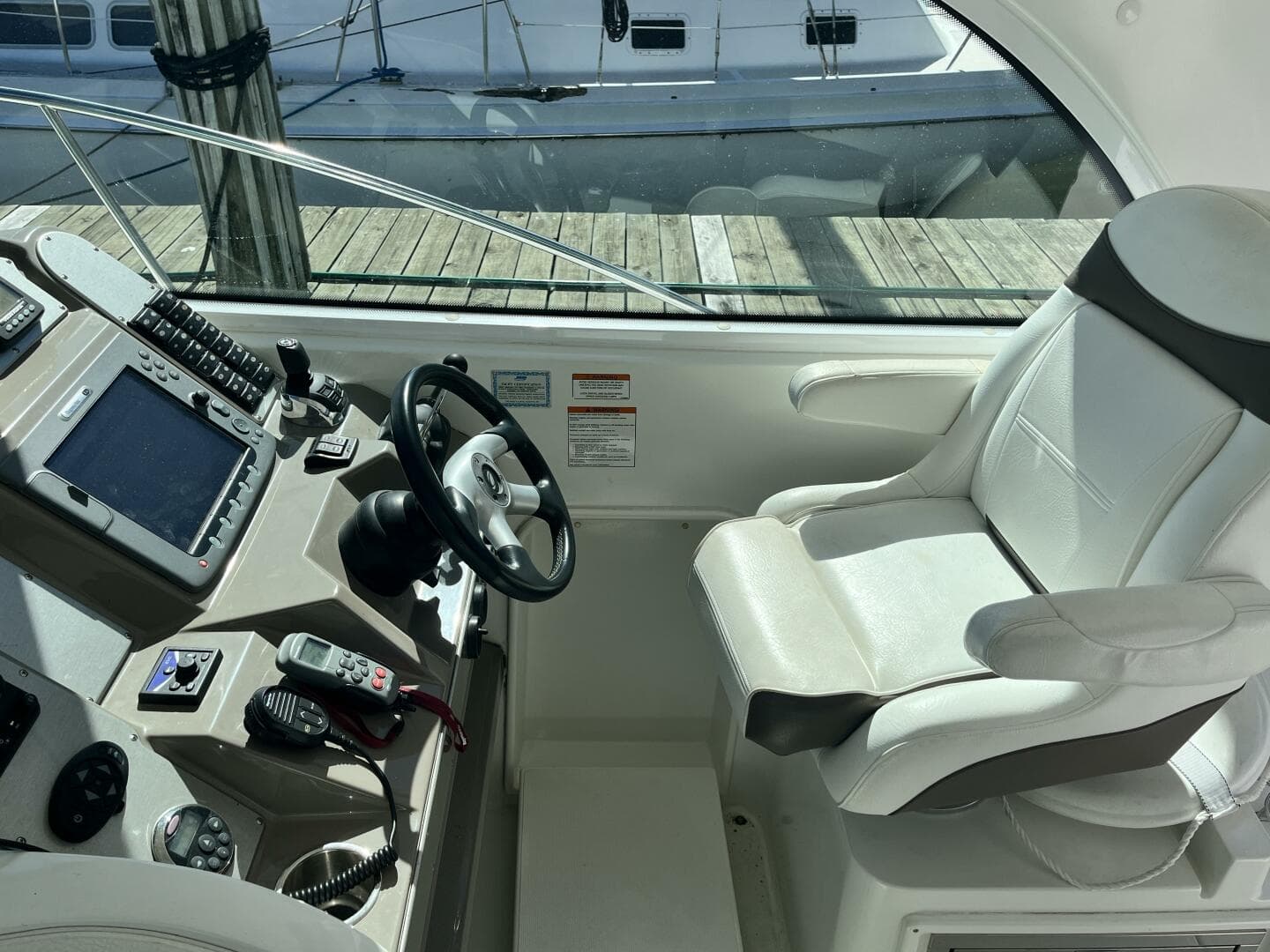 2008 Cruisers Yachts 390 Sport Coupe — photo 11