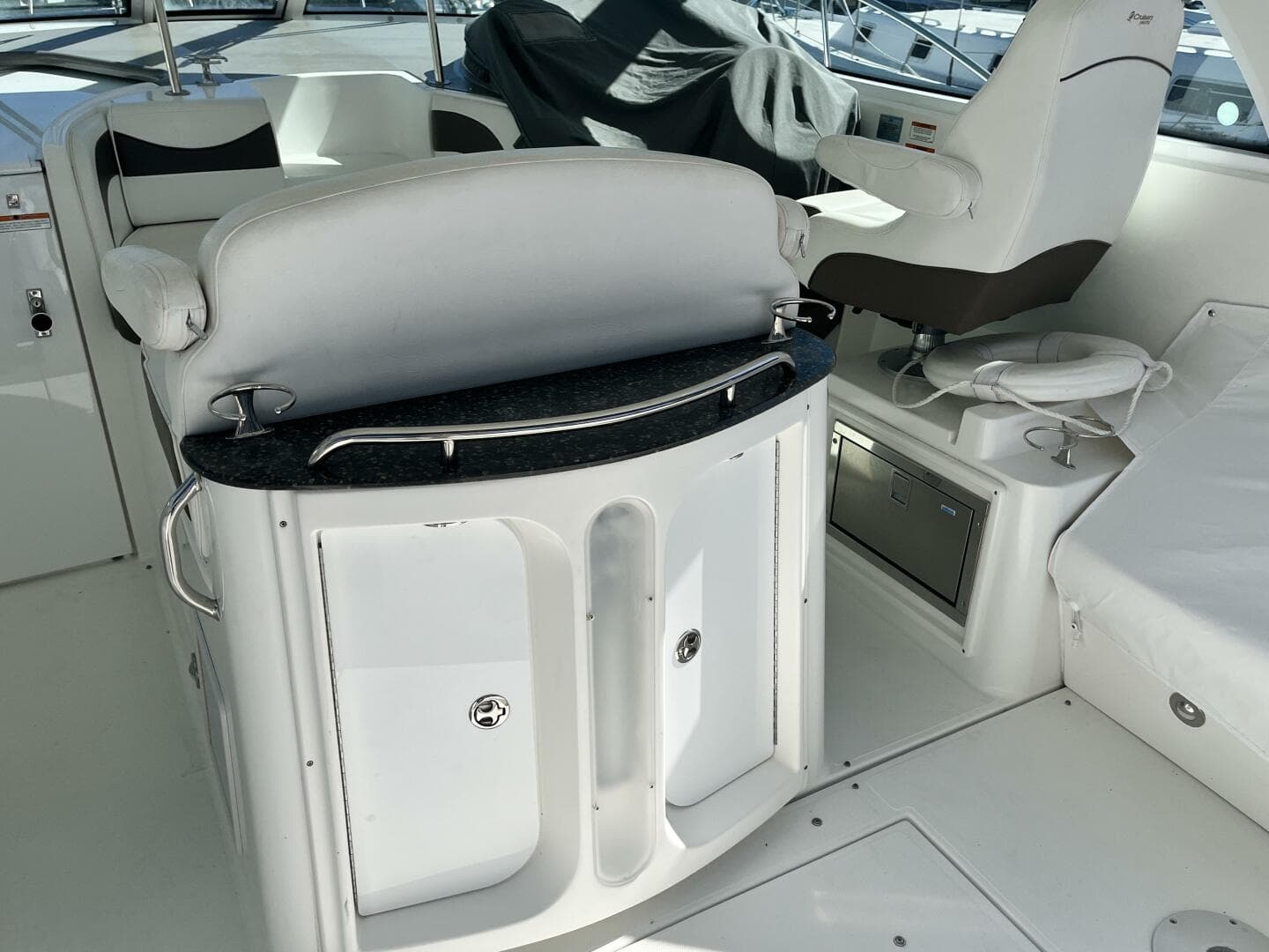 2008 Cruisers Yachts 390 Sport Coupe — photo 17