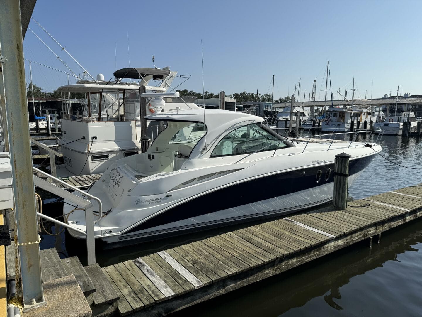 2008 Cruisers Yachts 390 Sport Coupe