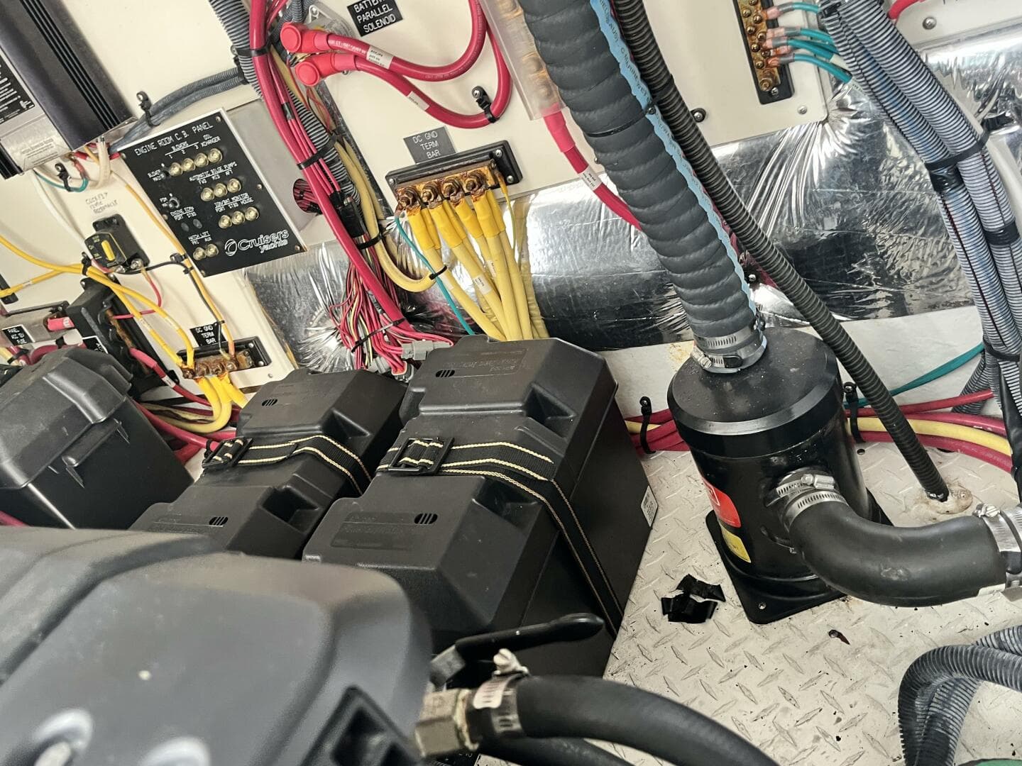 2008 Cruisers Yachts 390 Sport Coupe — photo 43