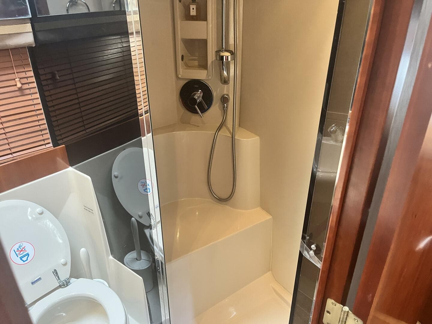 2008 Cruisers Yachts 390 Sport Coupe — photo 38