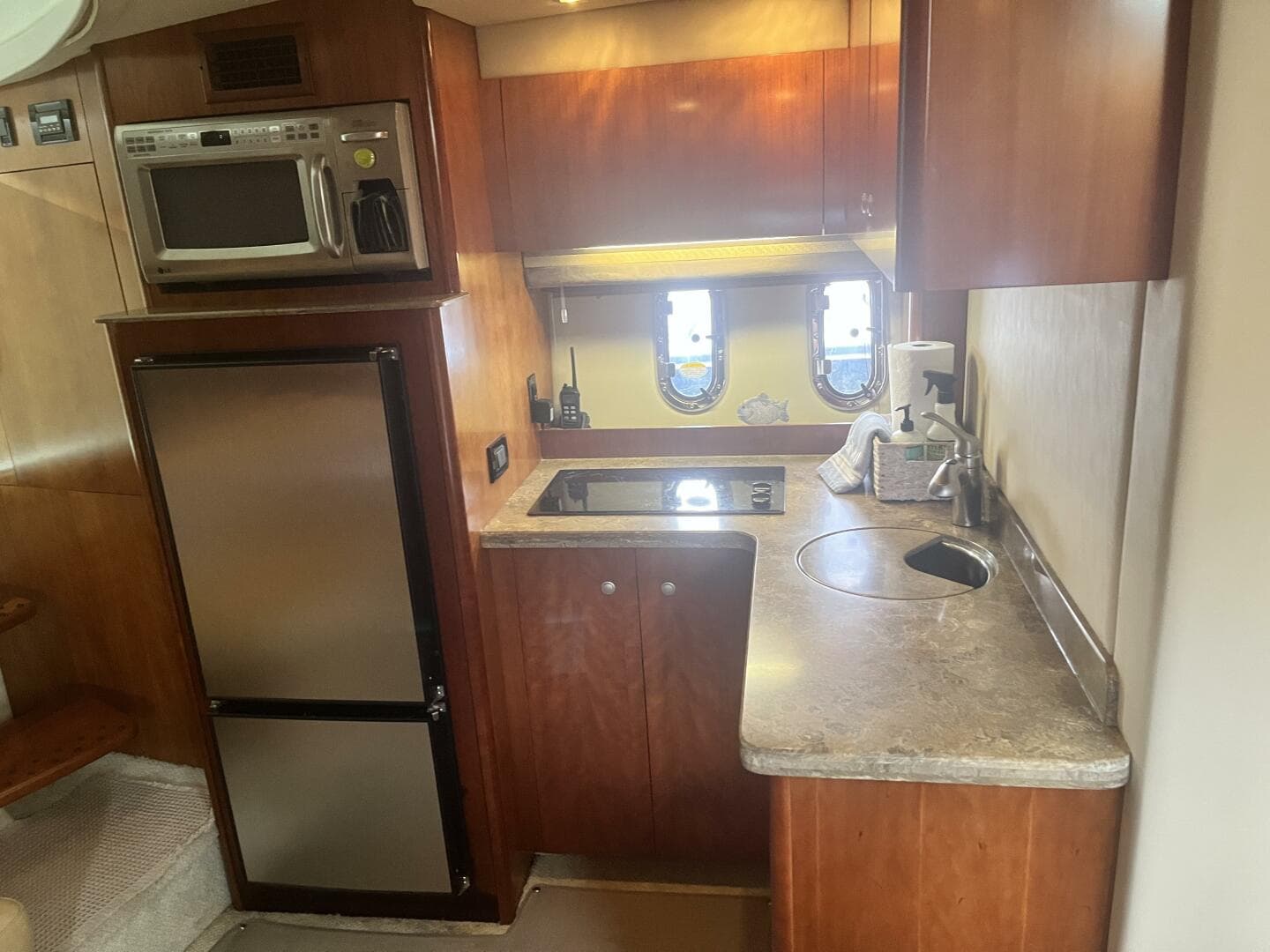 2008 Cruisers Yachts 390 Sport Coupe — photo 21