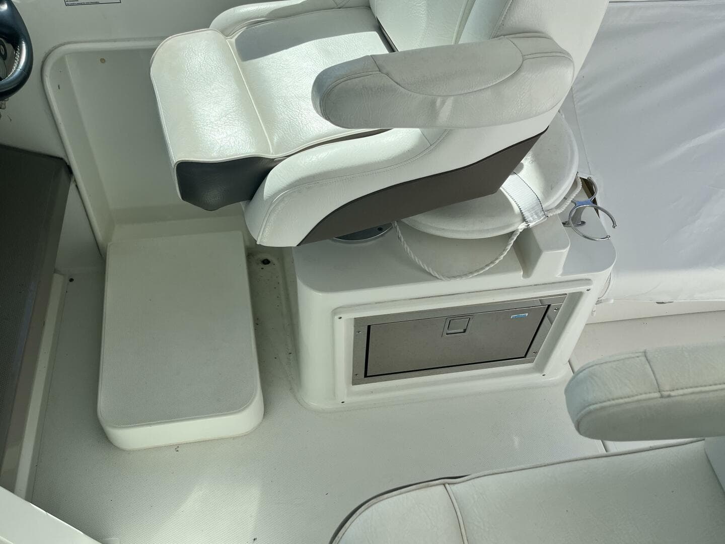 2008 Cruisers Yachts 390 Sport Coupe — photo 12