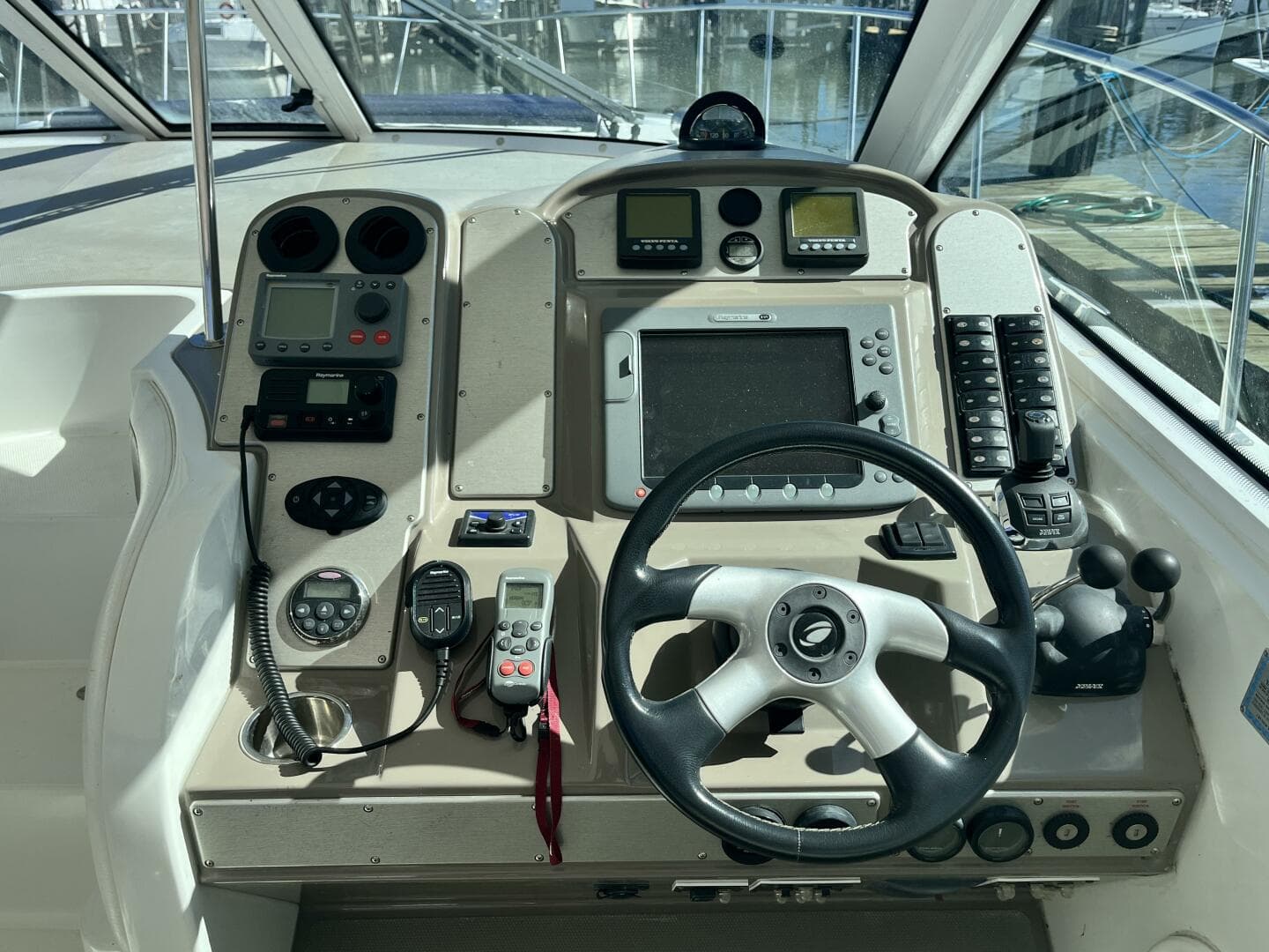 2008 Cruisers Yachts 390 Sport Coupe — photo 10