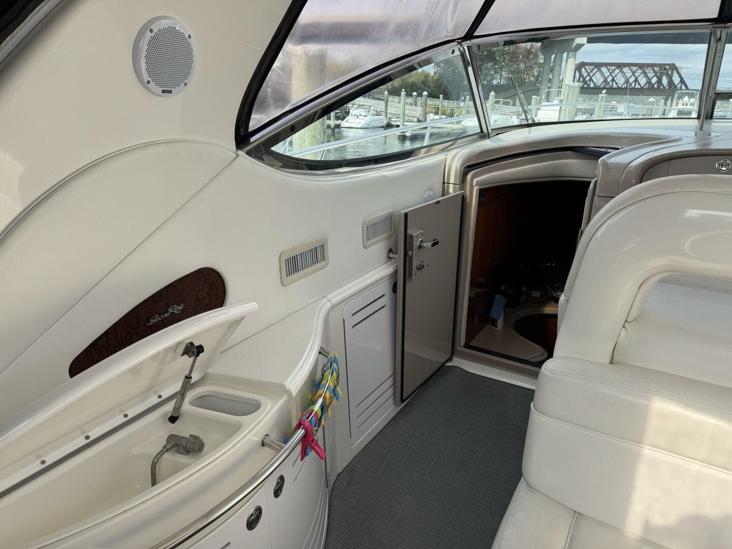 2001 Sea Ray 510 Sundancer — photo 16