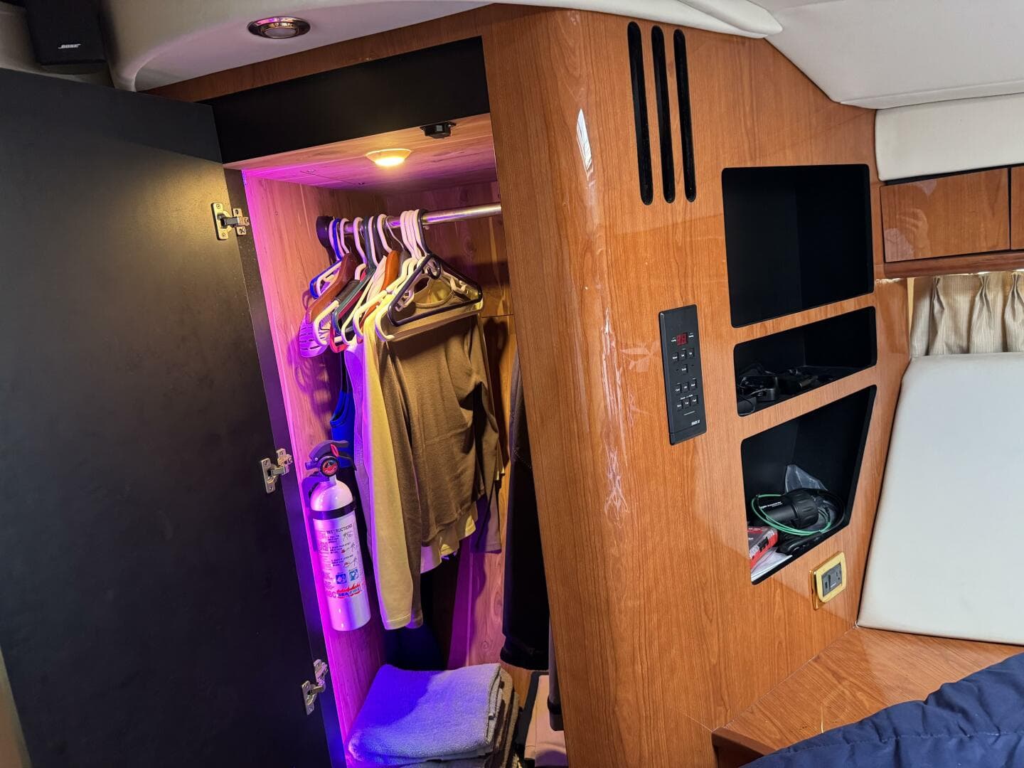 2001 Sea Ray 510 Sundancer — photo 22