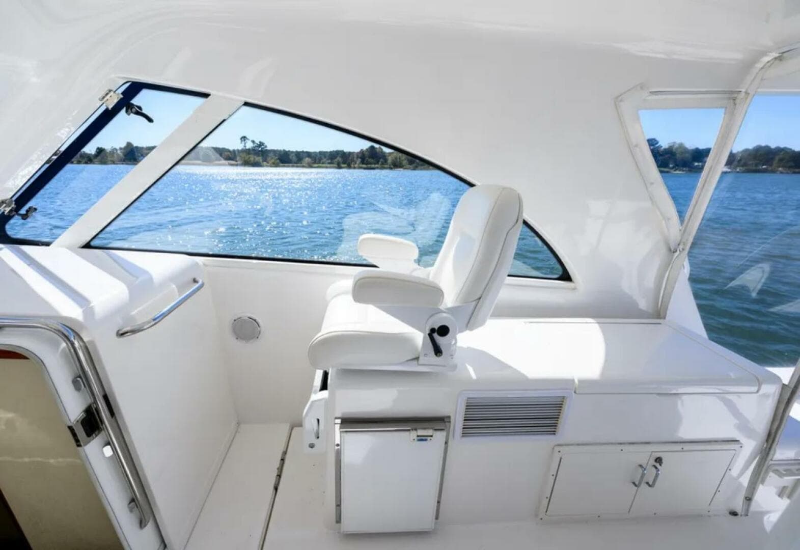 2013 Cabo 40 Hardtop Express — photo 12