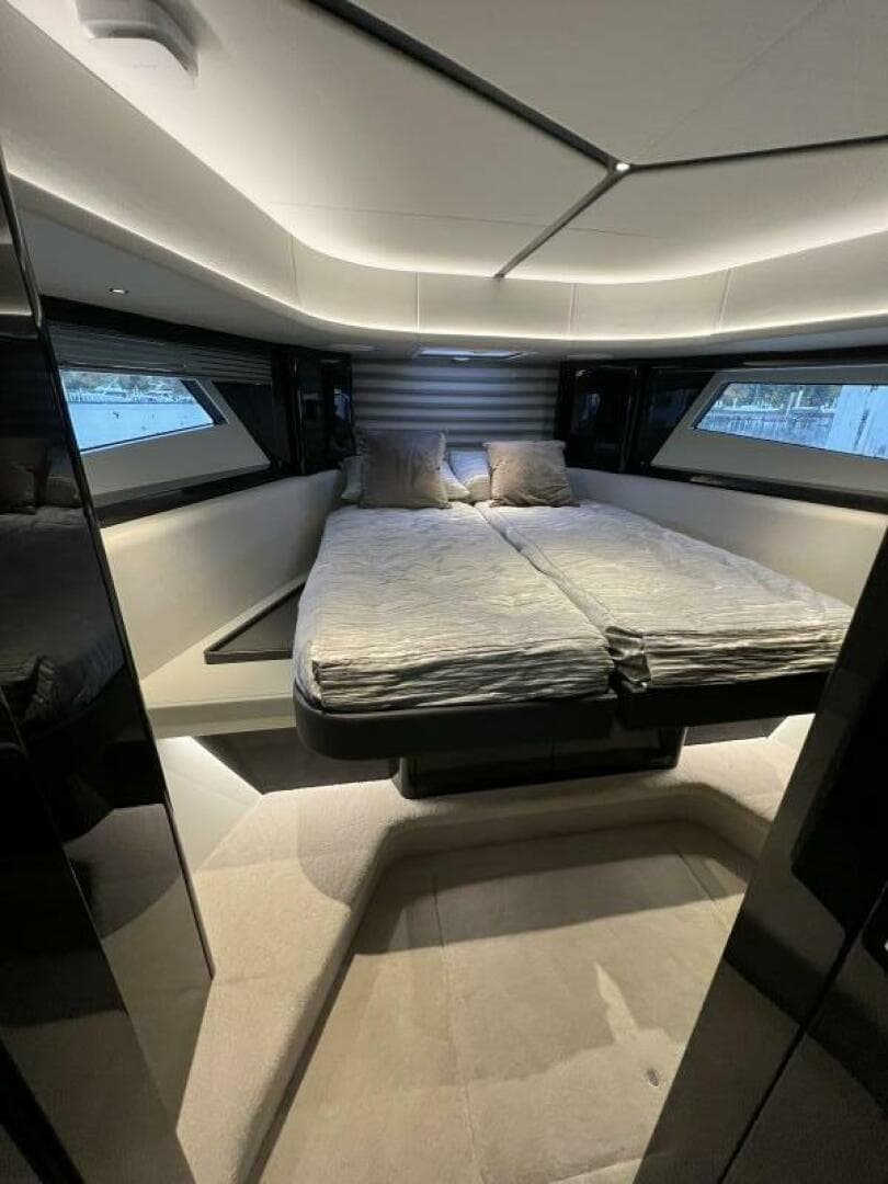 2026 Sunseeker 55 Predator — photo 43