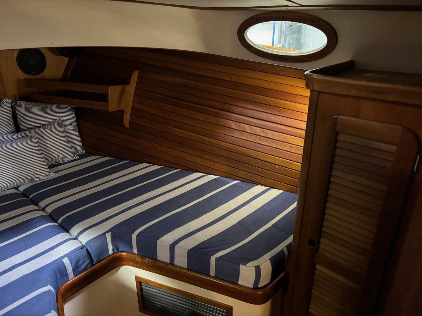 2003 Hinckley 36 Picnic Boat Ep — photo 13