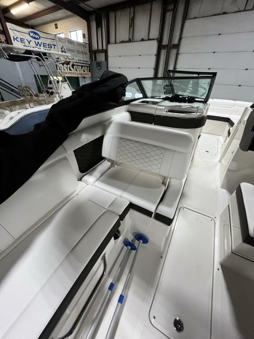 2021 Sea Ray 270 Sdx OB — photo 16