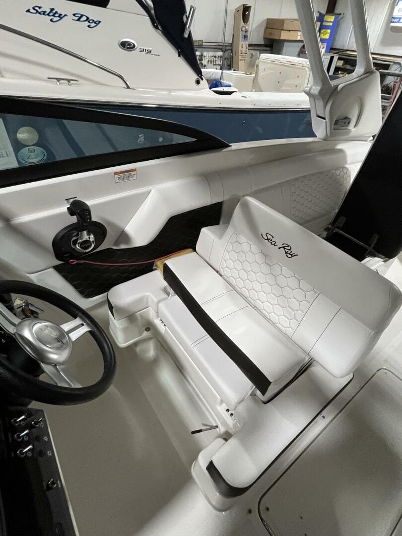 2021 Sea Ray 270 Sdx OB — photo 21