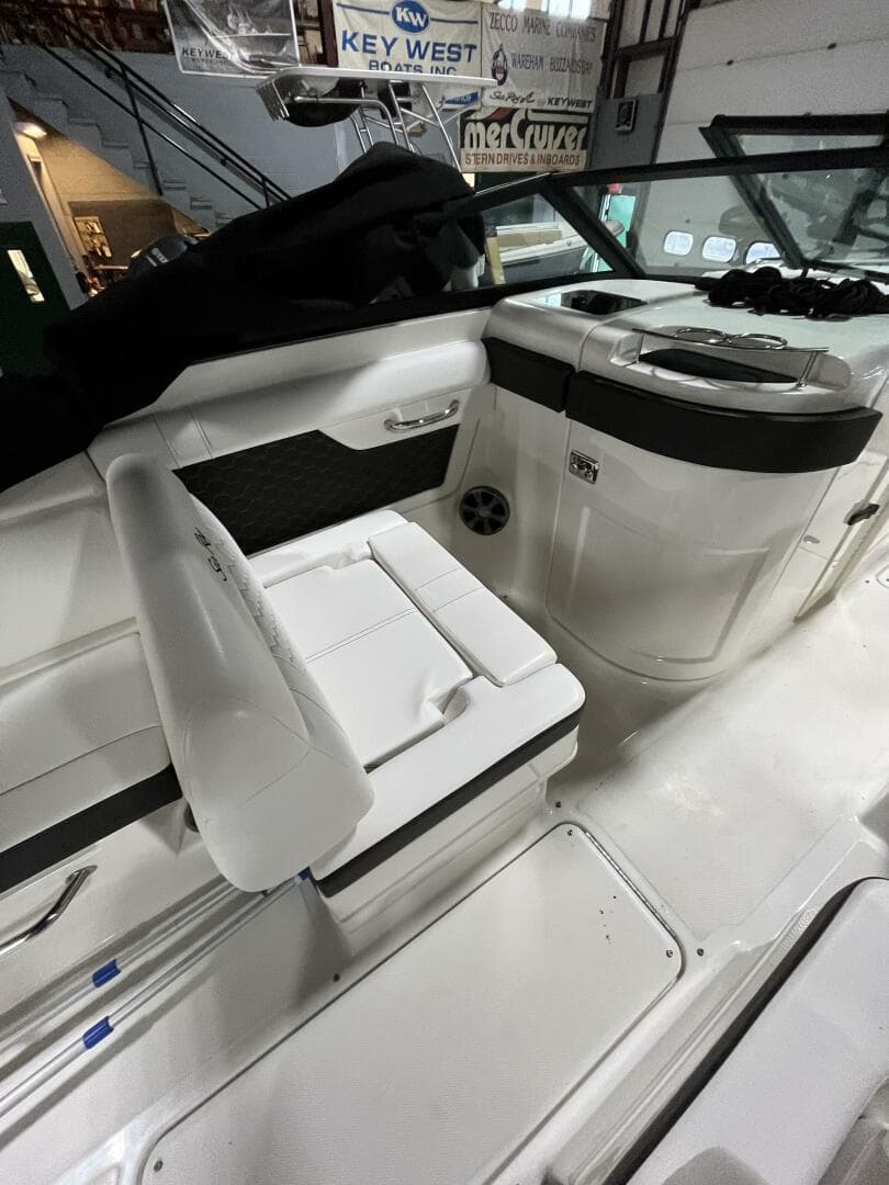 2021 Sea Ray 270 Sdx OB — photo 19