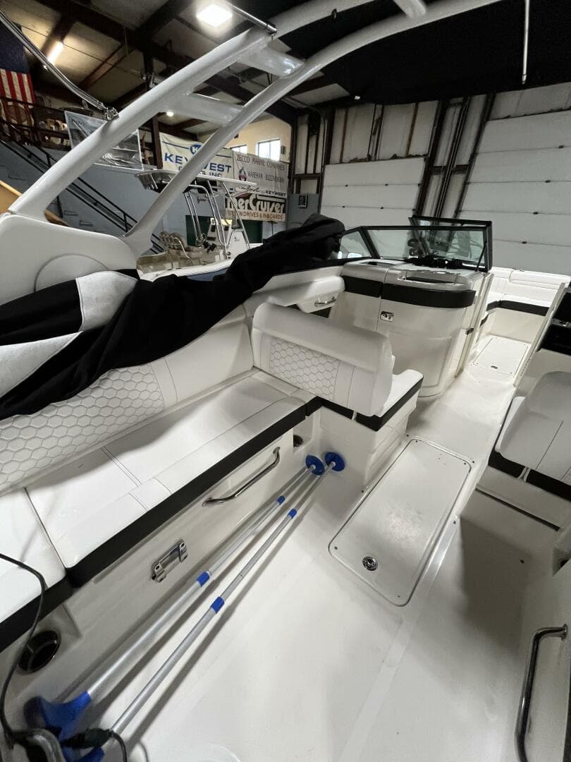 2021 Sea Ray 270 Sdx OB — photo 17