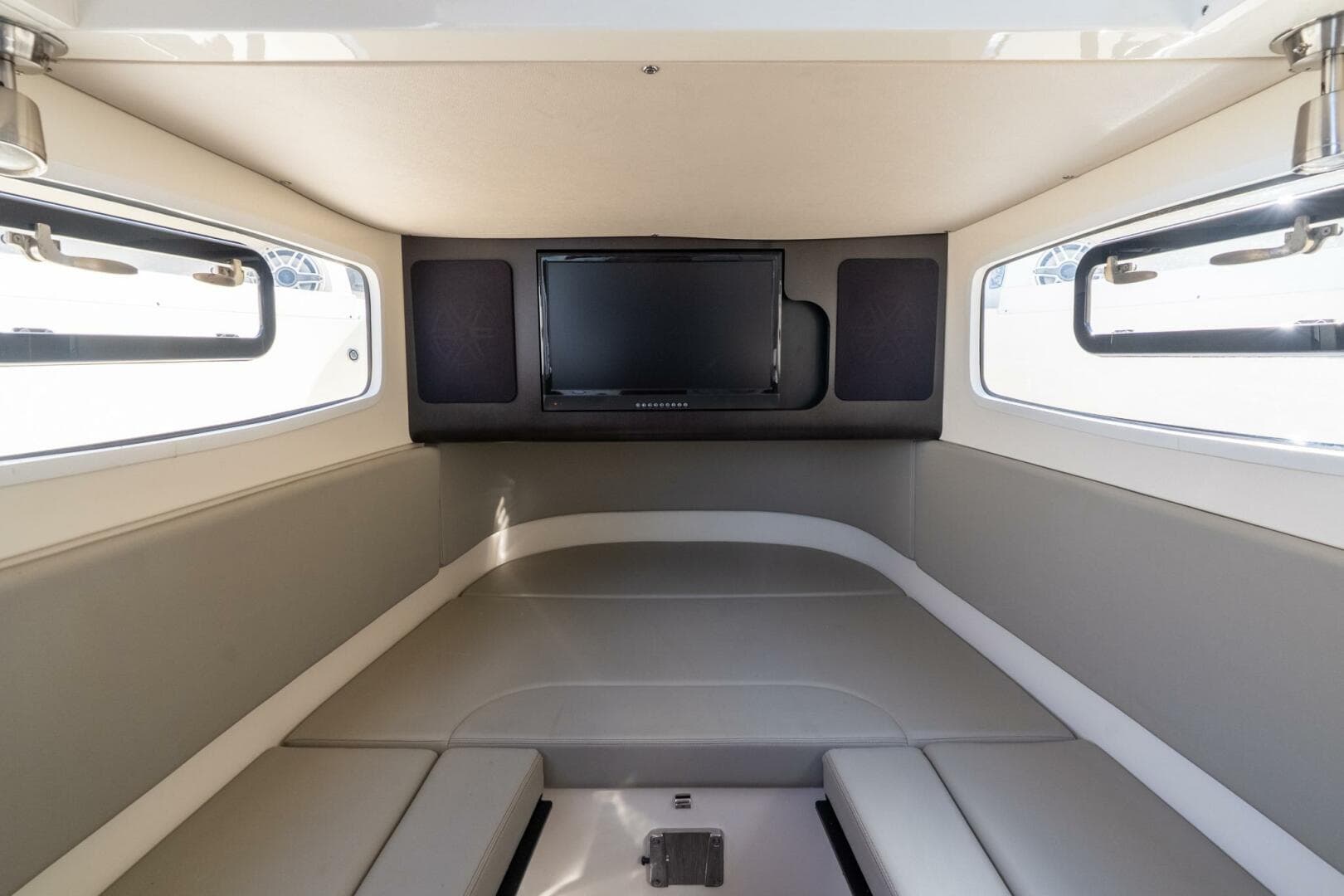 2023 Scout 355 LXF — photo 23