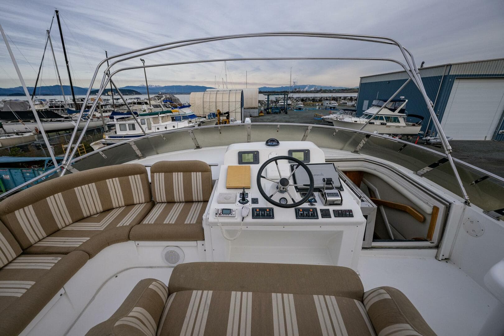 2001 Navigator 61 Pilothouse — photo 49
