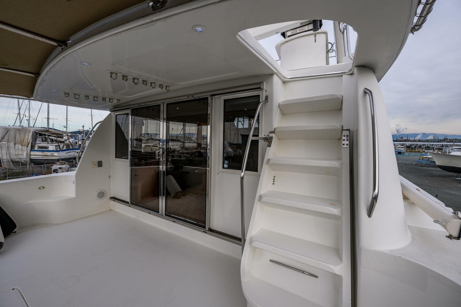 2001 Navigator 61 Pilothouse — photo 47