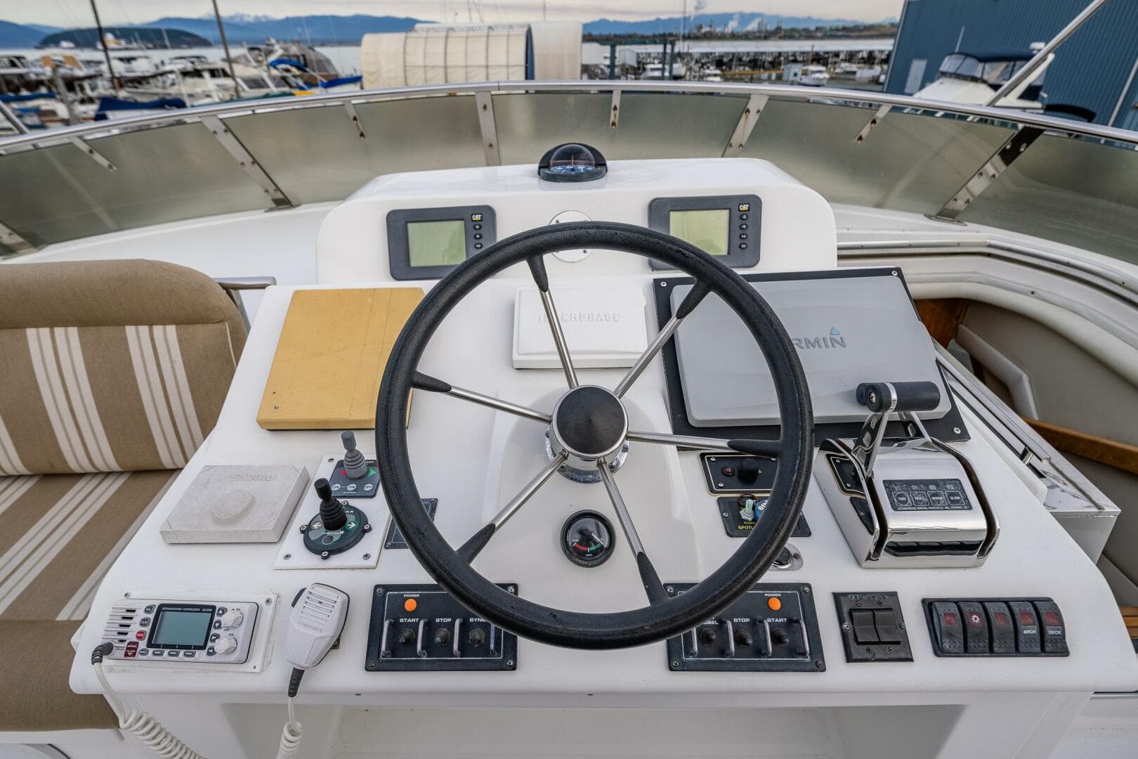 2001 Navigator 61 Pilothouse — photo 48