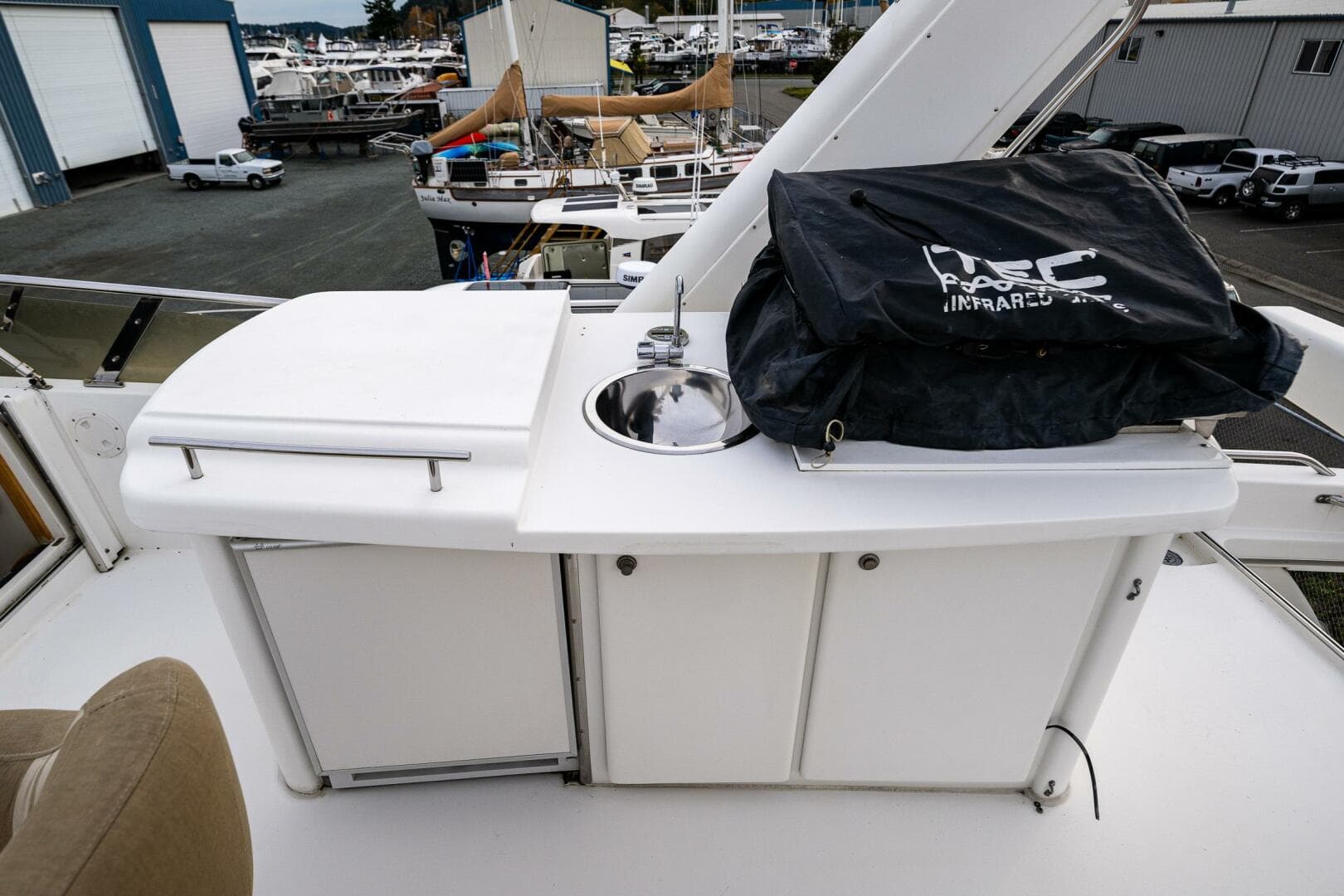 2001 Navigator 61 Pilothouse — photo 52