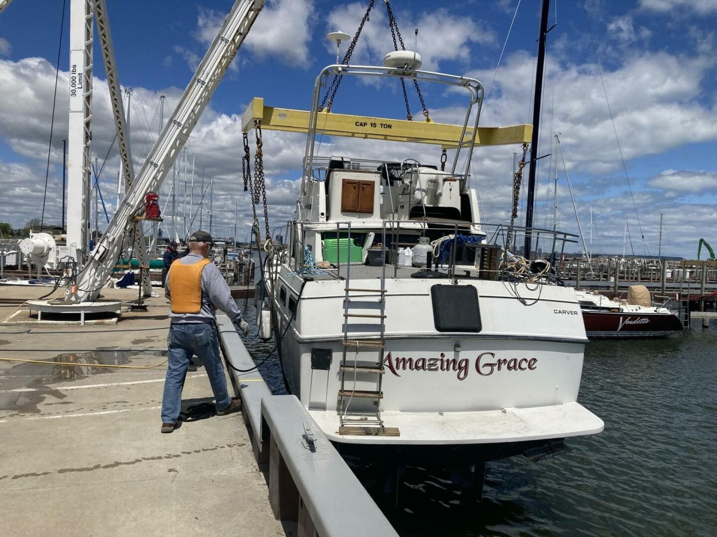 1983 Carver 3607 Ac — photo 3