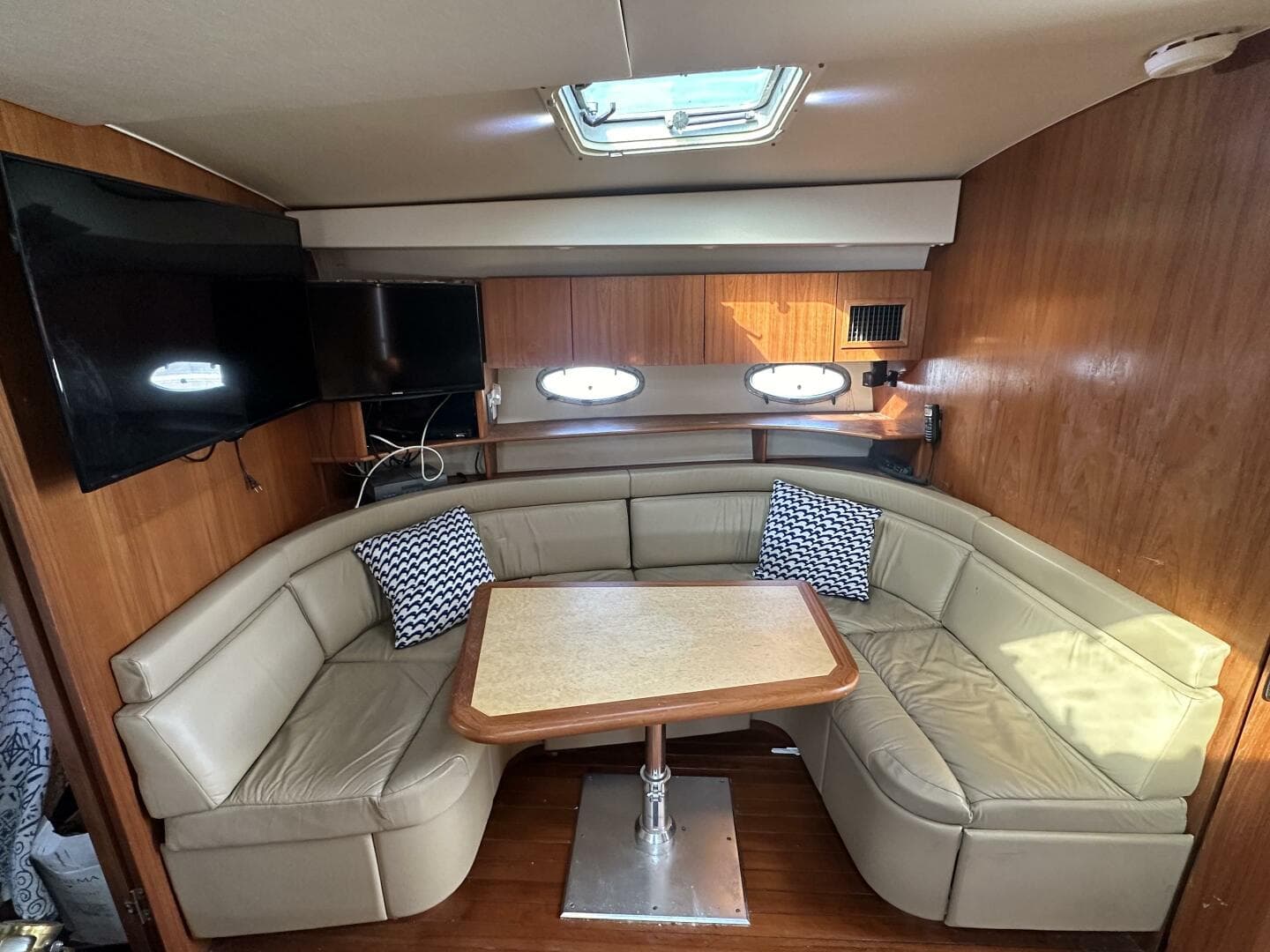 2001 Tiara Yachts 4300 Open — photo 19