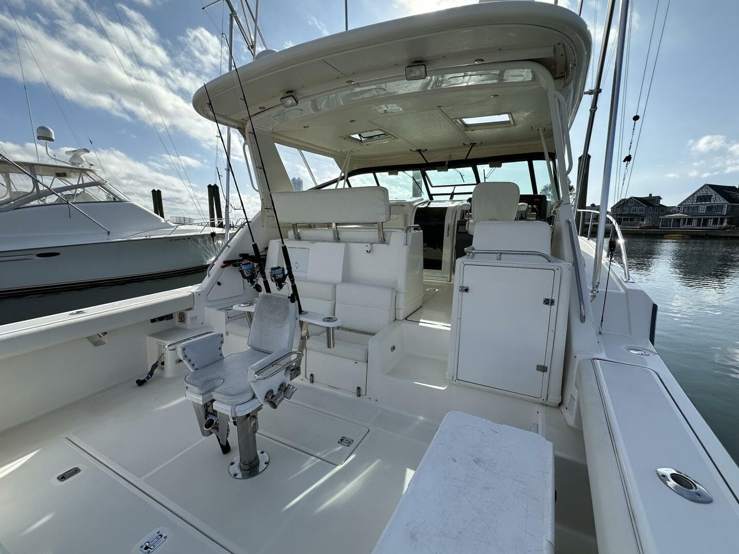 2001 Tiara Yachts 4300 Open — photo 6