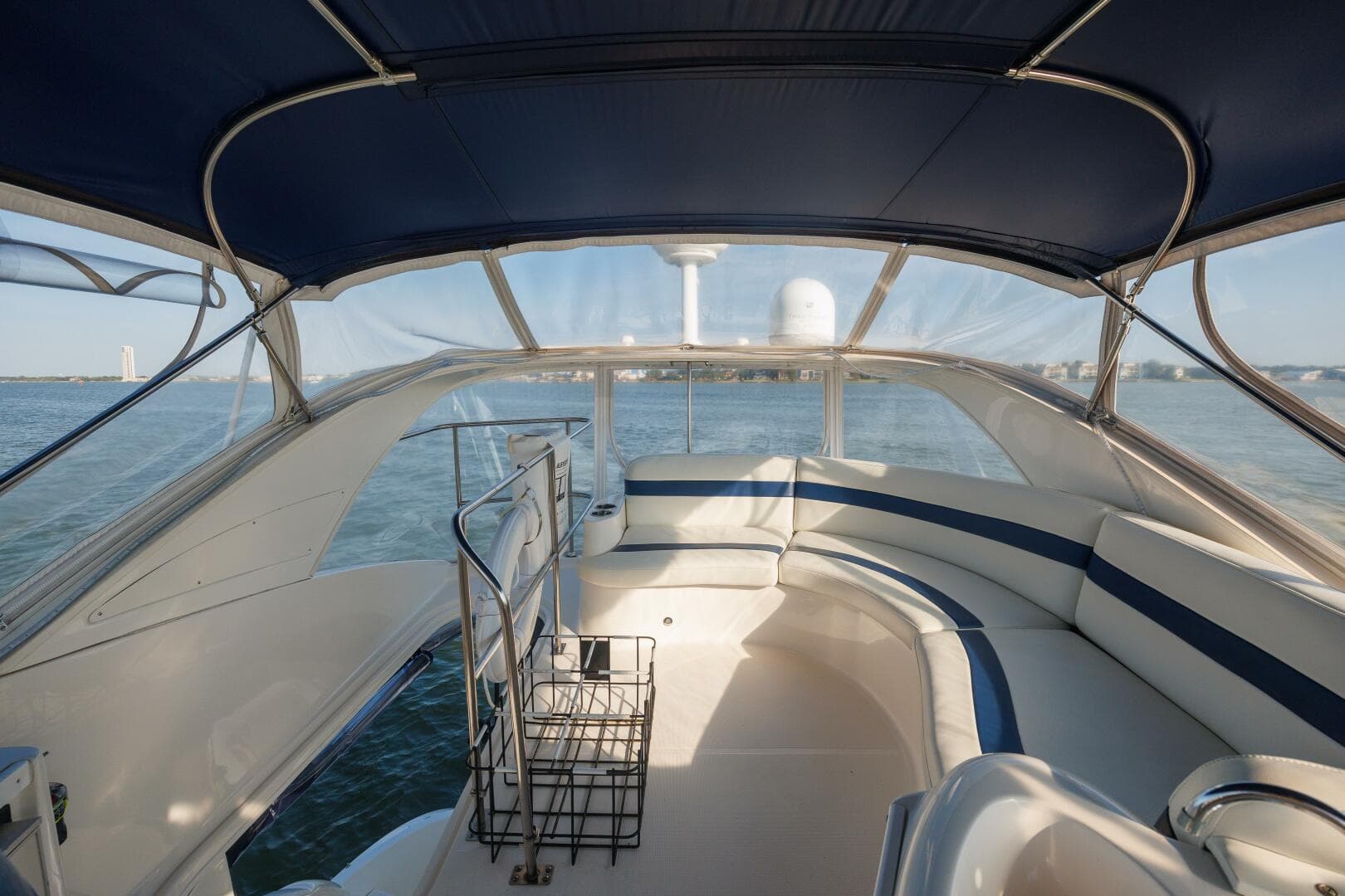 2010 Meridian 391 — photo 29