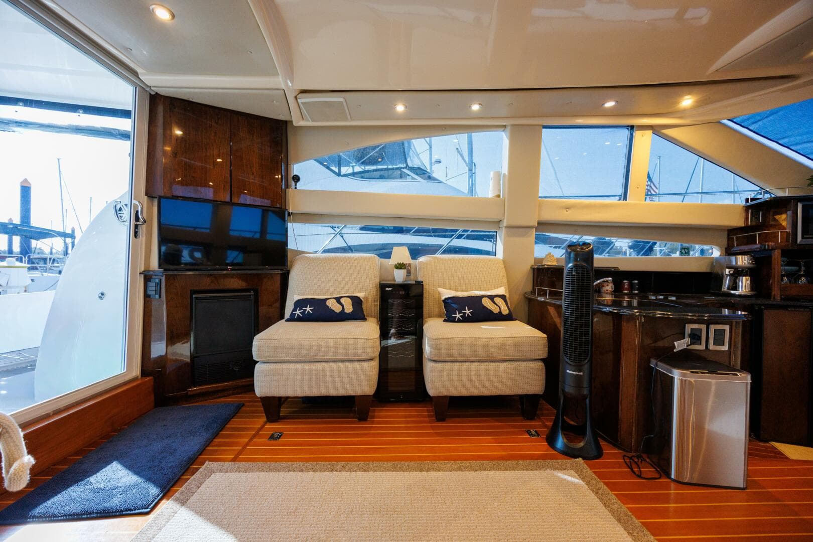 2010 Meridian 391 — photo 10