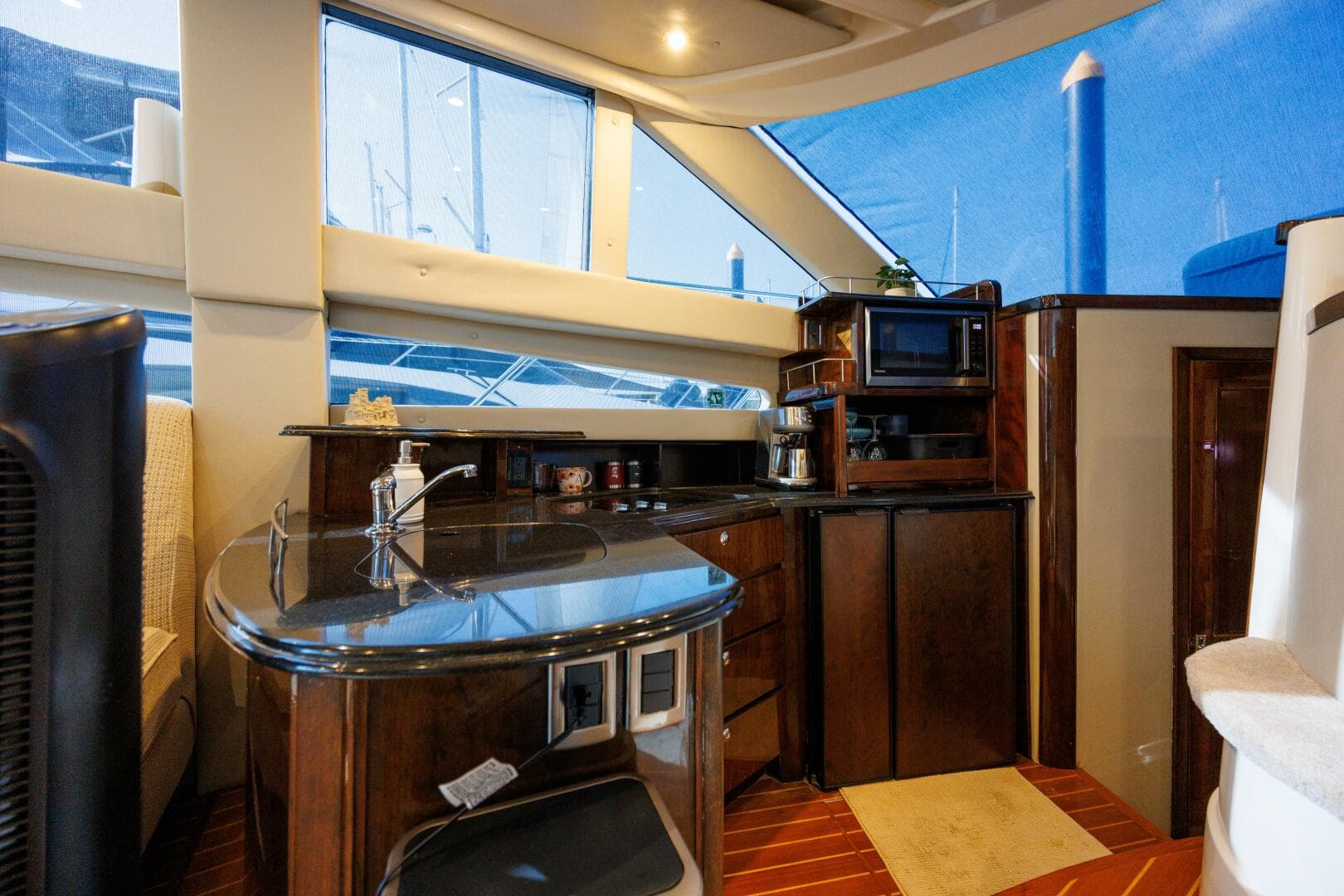 2010 Meridian 391 — photo 6