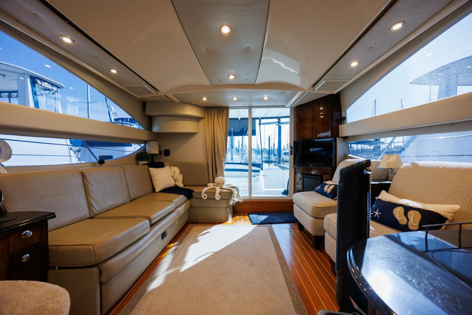 2010 Meridian 391 — photo 11